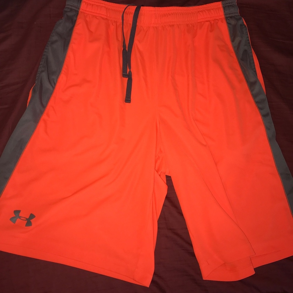 Men’s UA shorts